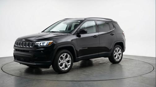 Diamond Black Crystal Pearlcoat 2025 Jeep Compass Latitude