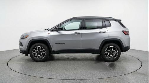 Silver Zynith Metallic Clearcoat 2025 Jeep Compass Trailhawk