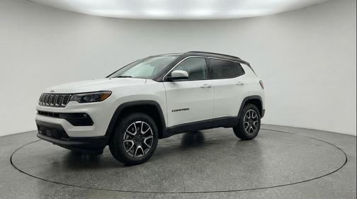 Bright White Clearcoat 2025 Jeep Compass Trailhawk