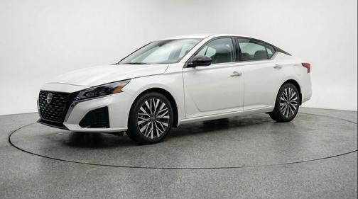 Glacier White 2025 Nissan Altima SV FWD
