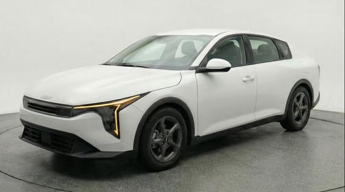 Snow White Pearl 2025 Kia K4 LXS