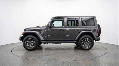 Granite Crystal Metallic Clearcoat 2025 Jeep Wrangler 4-Door Sahara 4x4
