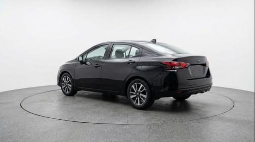Super Black 2025 Nissan Versa 1.6 SV