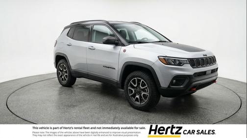 Silver Zynith Metallic Clearcoat 2025 Jeep Compass Trailhawk