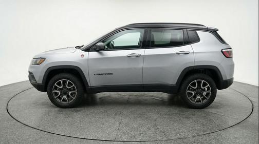 Silver Zynith Metallic Clearcoat 2025 Jeep Compass Trailhawk