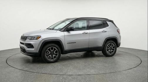 Silver Zynith Metallic Clearcoat 2025 Jeep Compass Trailhawk