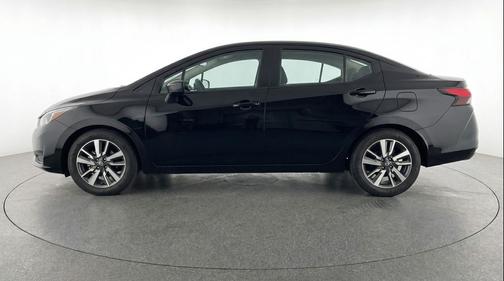 Super Black 2025 Nissan Versa 1.6 SV