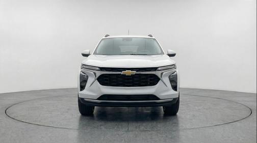 Summit White 2025 Chevrolet Trax LT