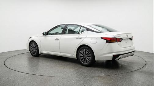 Glacier White 2025 Nissan Altima SV FWD