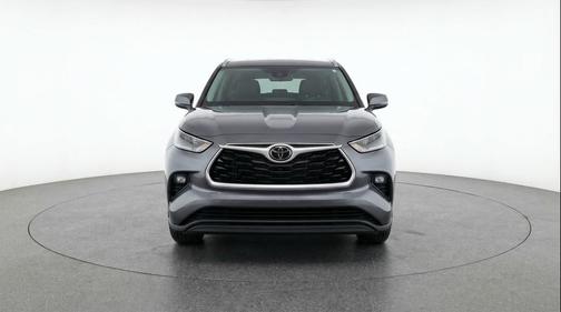 Magnetic Gray Metallic 2025 Toyota Highlander LE