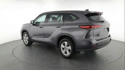 Magnetic Gray Metallic 2025 Toyota Highlander LE