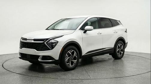 Snow White Pearl 2025 Kia Sportage LX