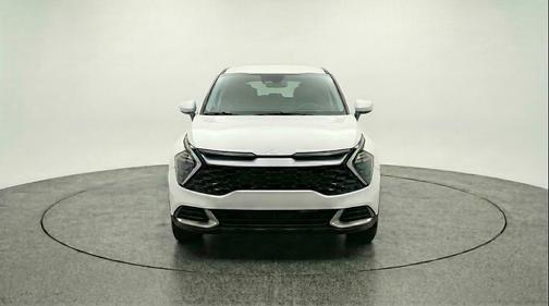 Snow White Pearl 2025 Kia Sportage LX