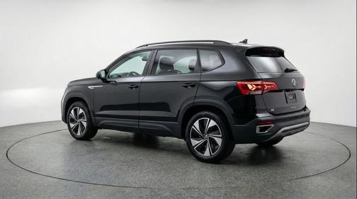 Deep Black Pearl 2025 Volkswagen Taos 1.5T SE