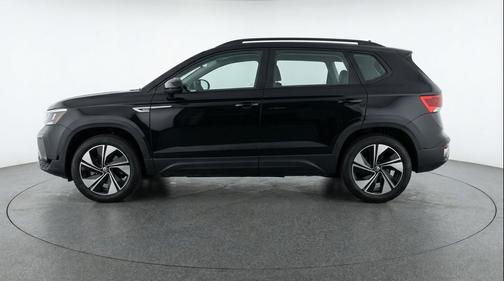 Deep Black Pearl 2025 Volkswagen Taos 1.5T SE
