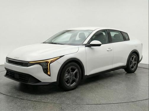 Snow White Pearl 2025 Kia K4 LXS