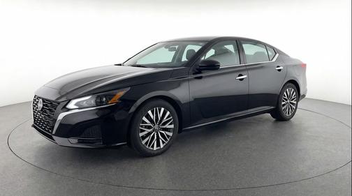 Super Black 2025 Nissan Altima SV FWD