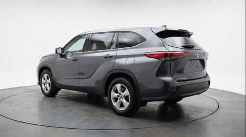 Magnetic Gray Metallic 2025 Toyota Highlander LE