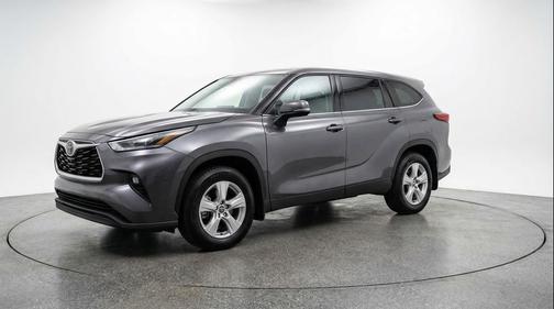 Magnetic Gray Metallic 2025 Toyota Highlander LE