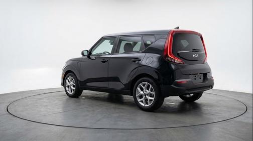 Fusion Black 2025 Kia Soul LX