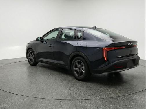 Aurora Black Pearl 2025 Kia K4 LXS