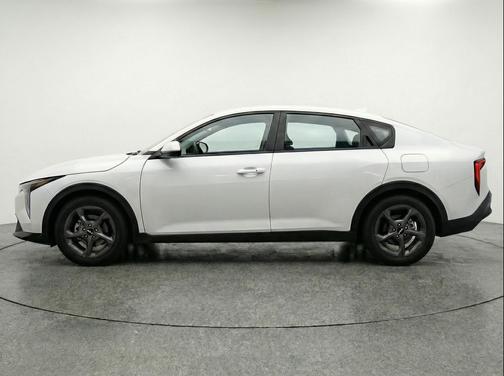 Snow White Pearl 2025 Kia K4 LXS