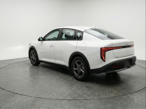 Snow White Pearl 2025 Kia K4 LXS