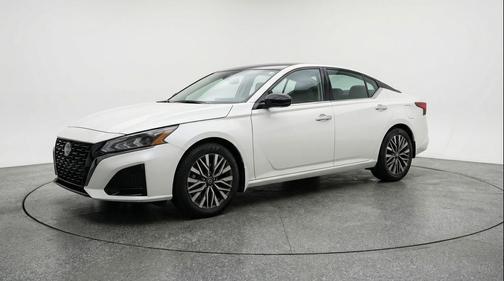 Glacier White 2025 Nissan Altima SV FWD