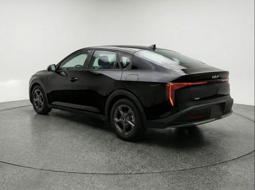 Aurora Black Pearl 2025 Kia K4 LXS