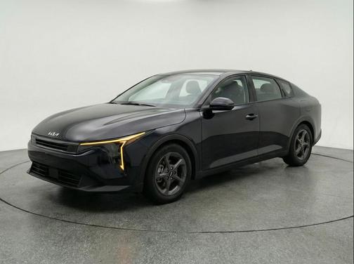 Aurora Black Pearl 2025 Kia K4 LXS
