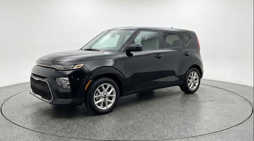 Fusion Black 2025 Kia Soul LX