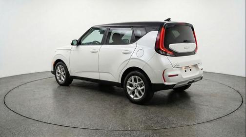 Snow White Pearl 2025 Kia Soul LX