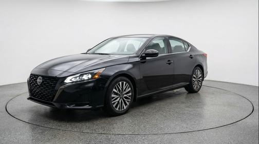 Super Black 2025 Nissan Altima SV FWD