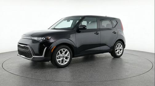 Fusion Black 2025 Kia Soul LX