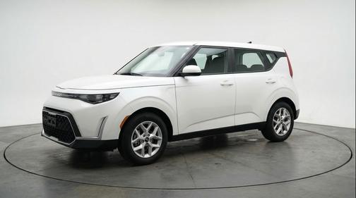 Snow White Pearl 2025 Kia Soul LX