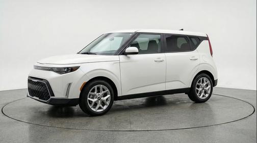 Snow White Pearl 2025 Kia Soul LX
