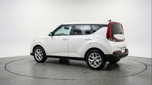Snow White Pearl 2025 Kia Soul LX