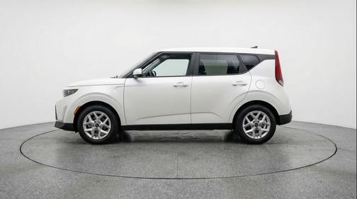 Snow White Pearl 2025 Kia Soul LX