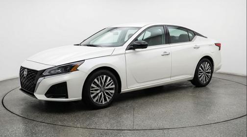 Glacier White 2025 Nissan Altima SV FWD