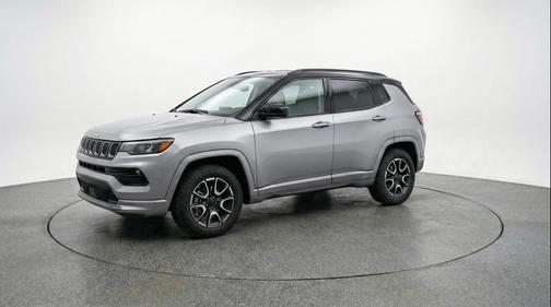 Silver Zynith Metallic Clearcoat 2025 Jeep Compass Trailhawk