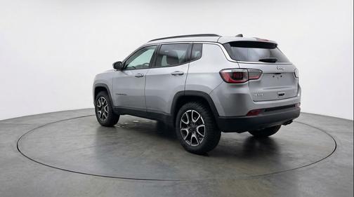 Silver Zynith Metallic Clearcoat 2025 Jeep Compass Trailhawk
