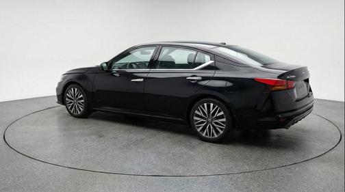 Super Black 2025 Nissan Altima SV FWD