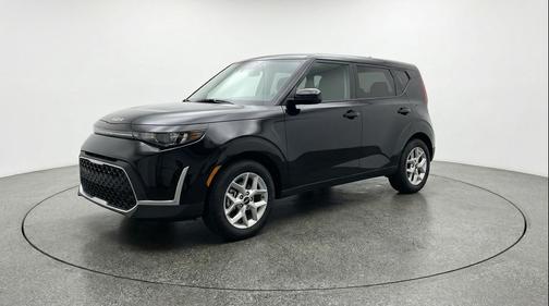 Fusion Black 2025 Kia Soul LX