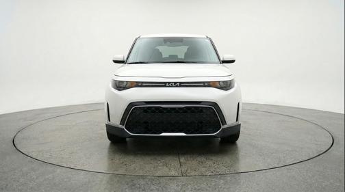 Snow White Pearl 2025 Kia Soul LX
