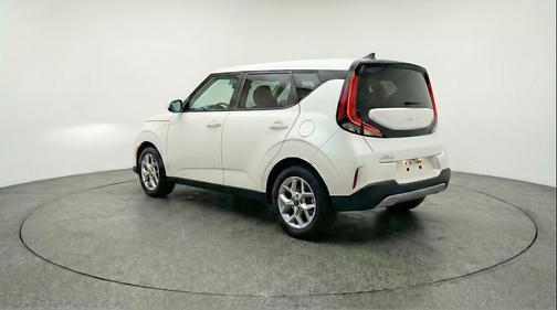 Snow White Pearl 2025 Kia Soul LX