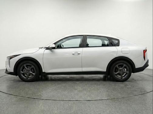 Snow White Pearl 2025 Kia K4 LXS