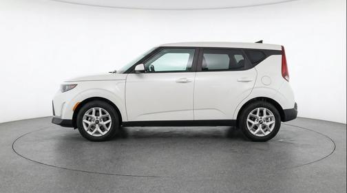 Snow White Pearl 2025 Kia Soul LX