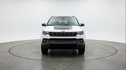 Bright White Clearcoat 2025 Jeep Compass Trailhawk