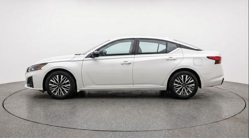 Glacier White 2025 Nissan Altima SV FWD