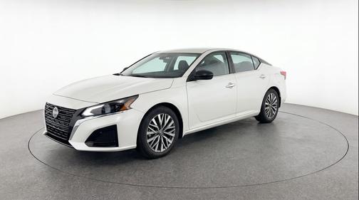Glacier White 2025 Nissan Altima SV FWD